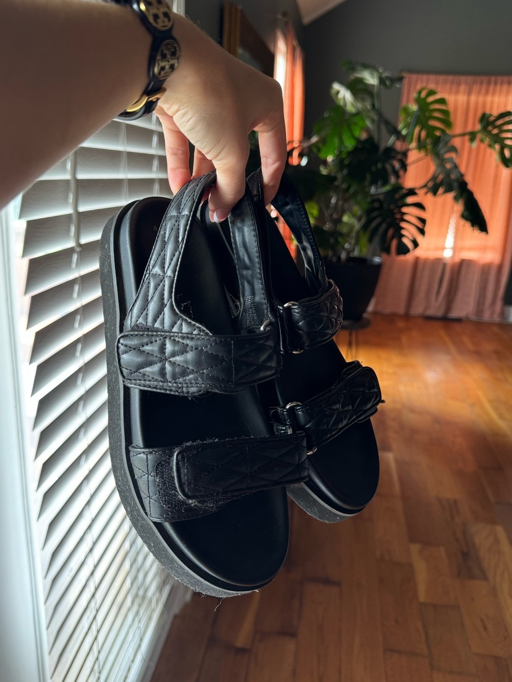 Quilted sandals